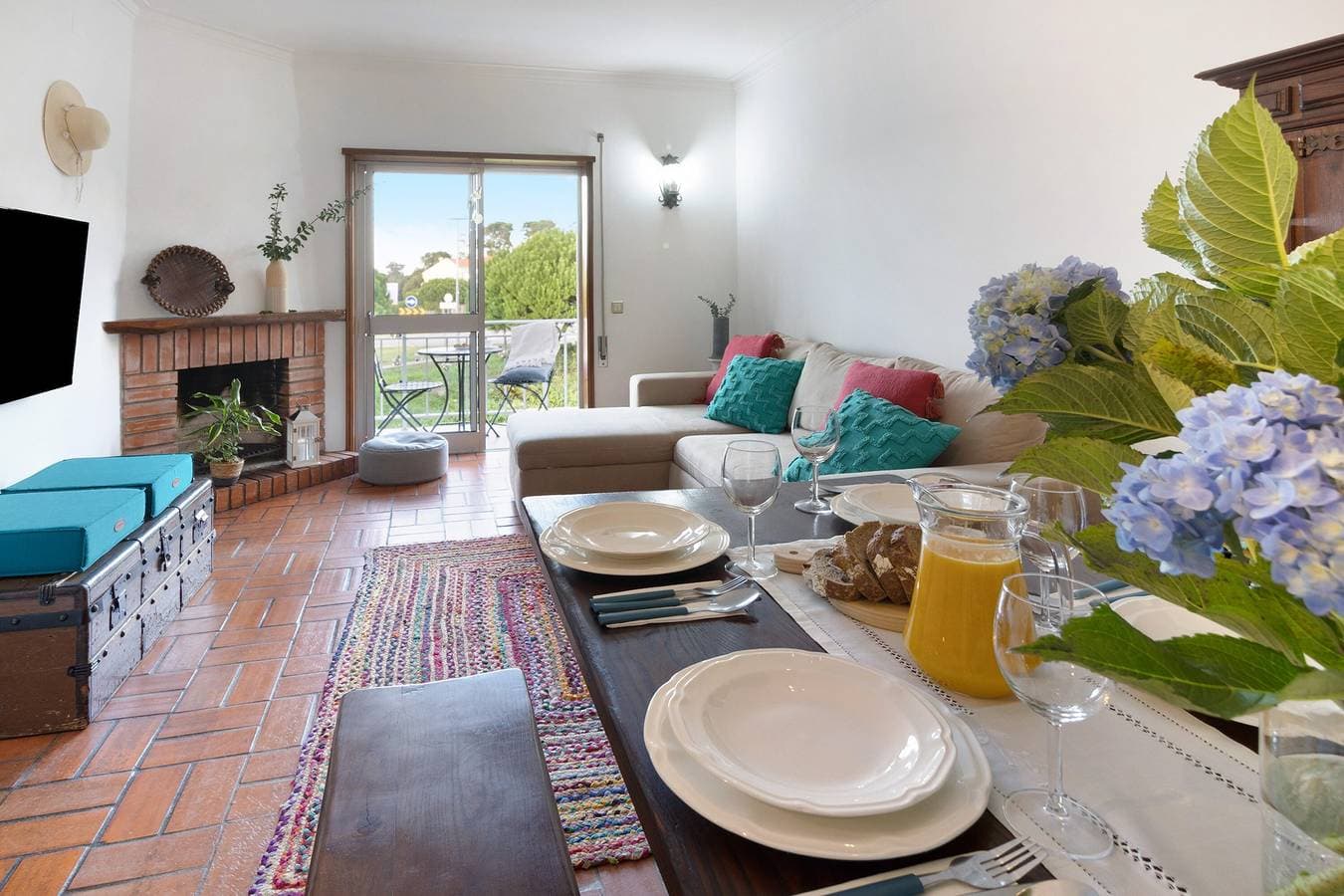 Foto 4 von 37: Ferienwohnung 'Retro Beach House Moledo' mit Bergblick, WLAN und Klimaanlage