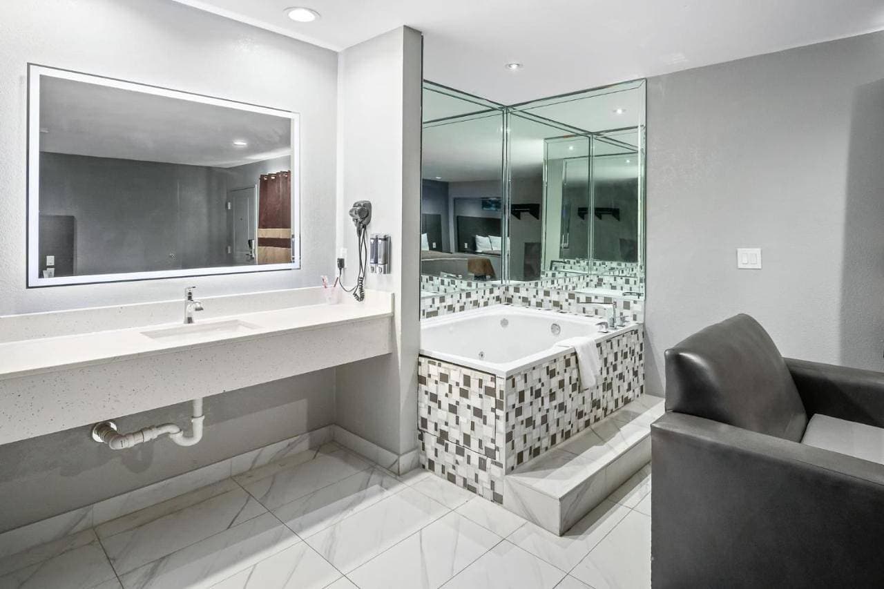 Foto 8 von 13: King Room with Spa Bath