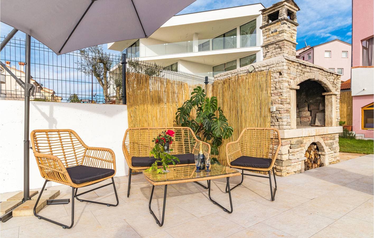 Foto 7 von 24: Urlaub am Meer: Gemütliche Ferienwohnung mit Pool, Terrasse und WLAN