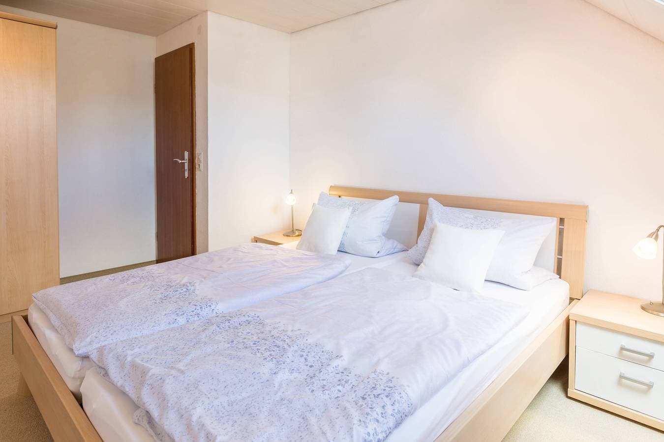 Foto 11 von 26: Gemütliche Ferienwohnung "Zum Seeblick" in Seenähe mit Bergblick, WLAN & Garten