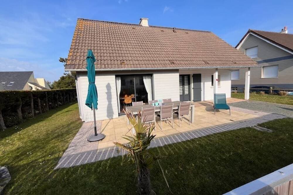 House by the sea 1