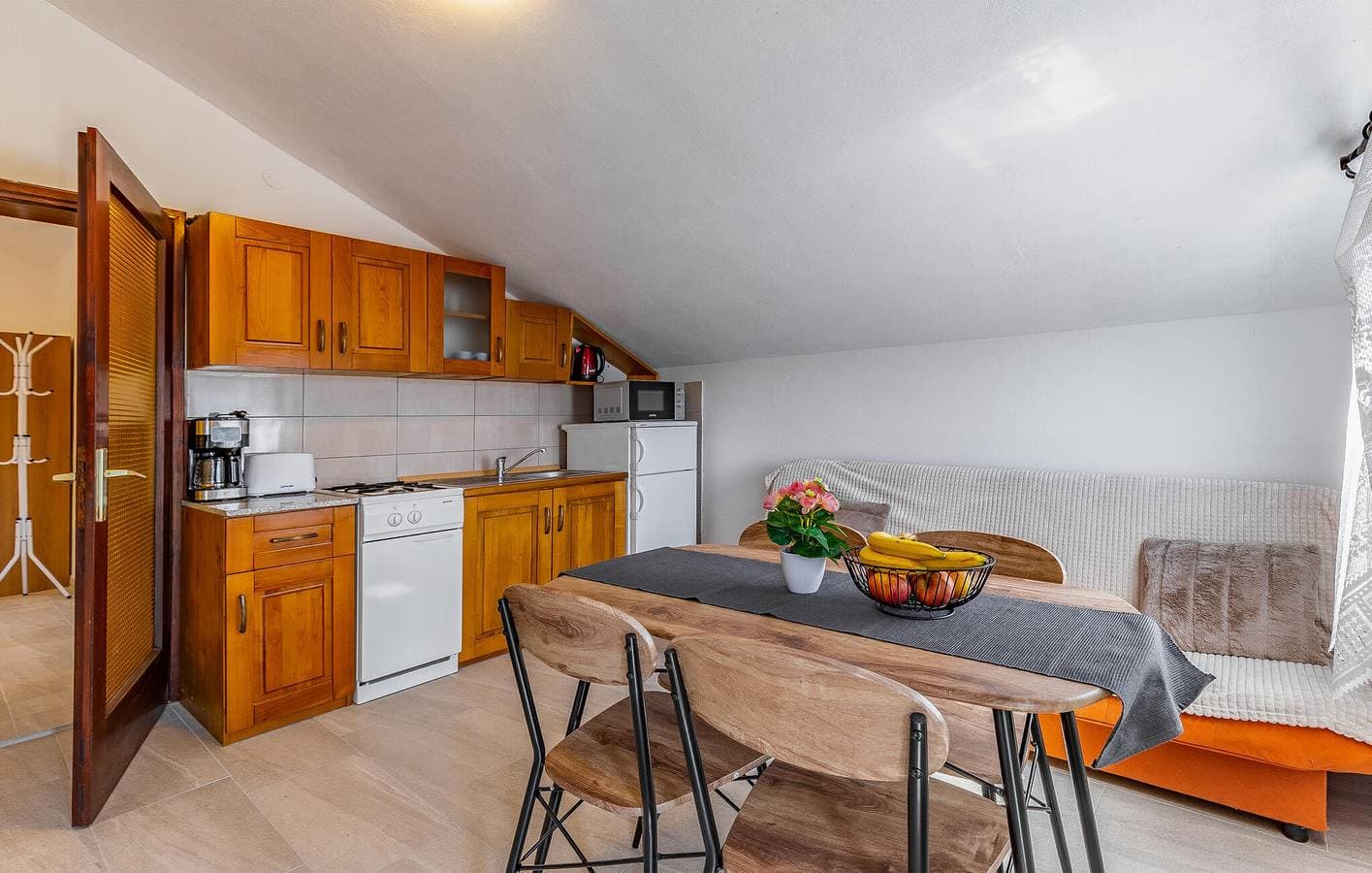 Foto 8 von 36: Gemütliche 2-Zimmer-Wohnung mit Pool, WLAN und Strandzugang in der Nähe von Bijeca