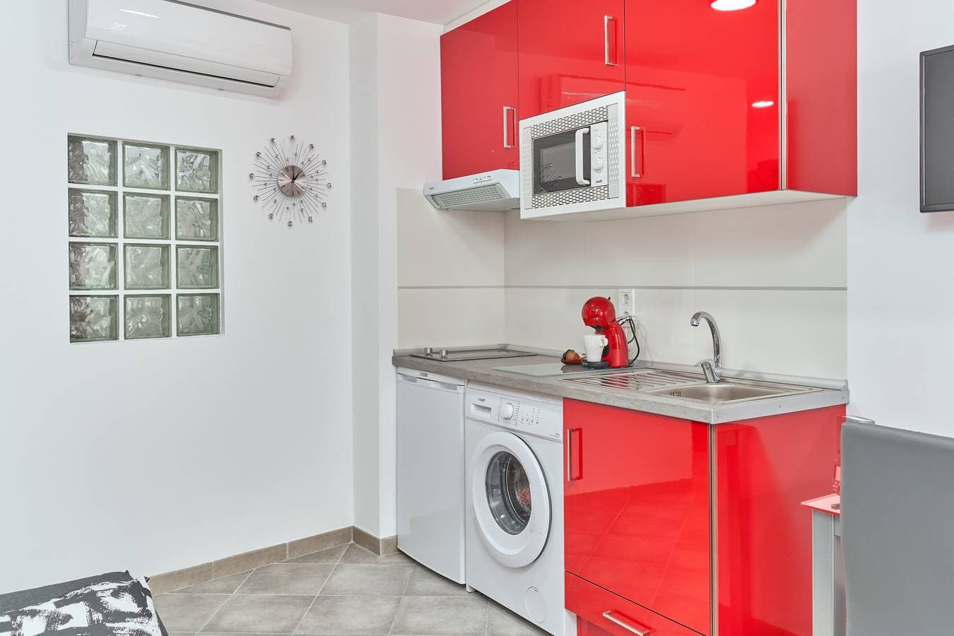 Foto 8 von 24: Einzimmerapartment "Nerja Boutique Beauty 204" mit Gemeinschaftspool und WLAN