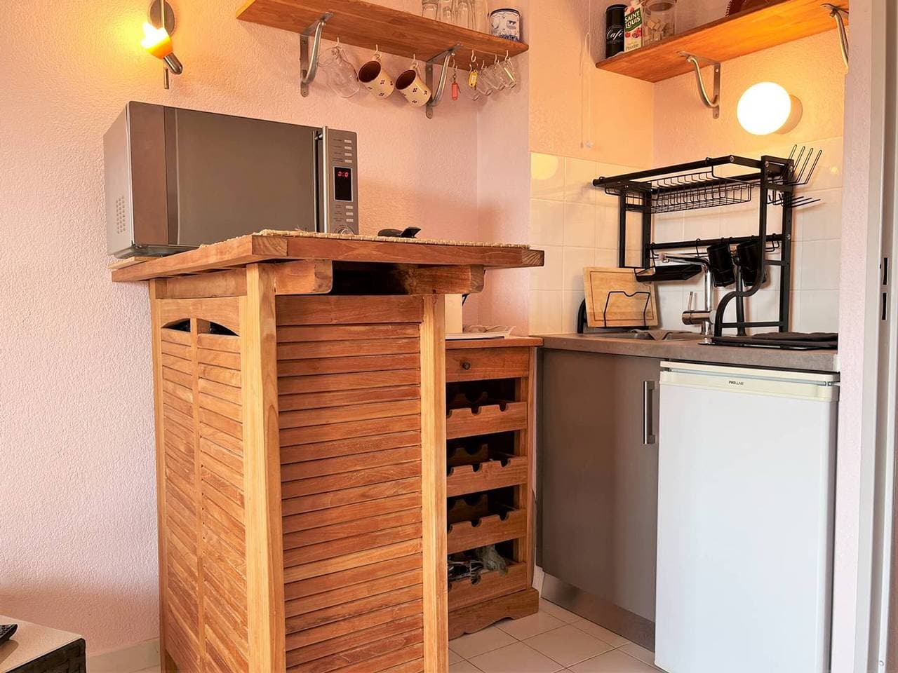 Foto 5 von 14: Studio mit Terrasse, privatem Parkplatz in Meernähe