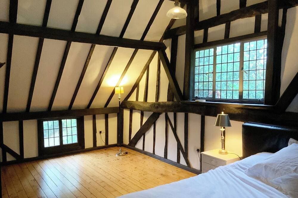Foto 3 von 30: Delightful 4Bd Home full of Flair Edenbridge Kent