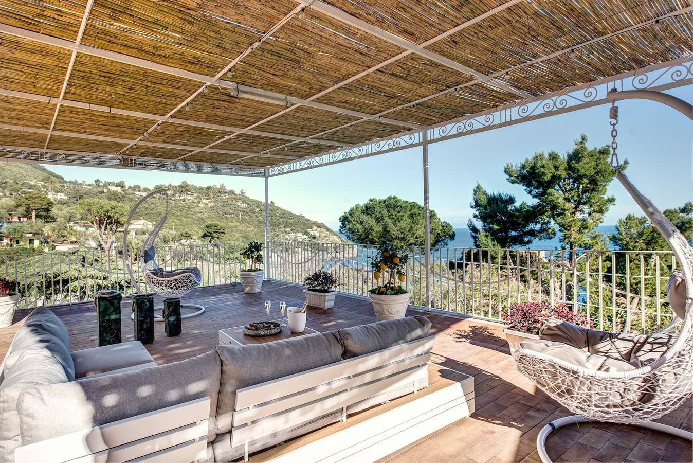 Foto 10 von 27: Ferienwohnung 'Rooftopnerano - Amazing Sea View' mit Meerblick, WLAN und Klimaanlage