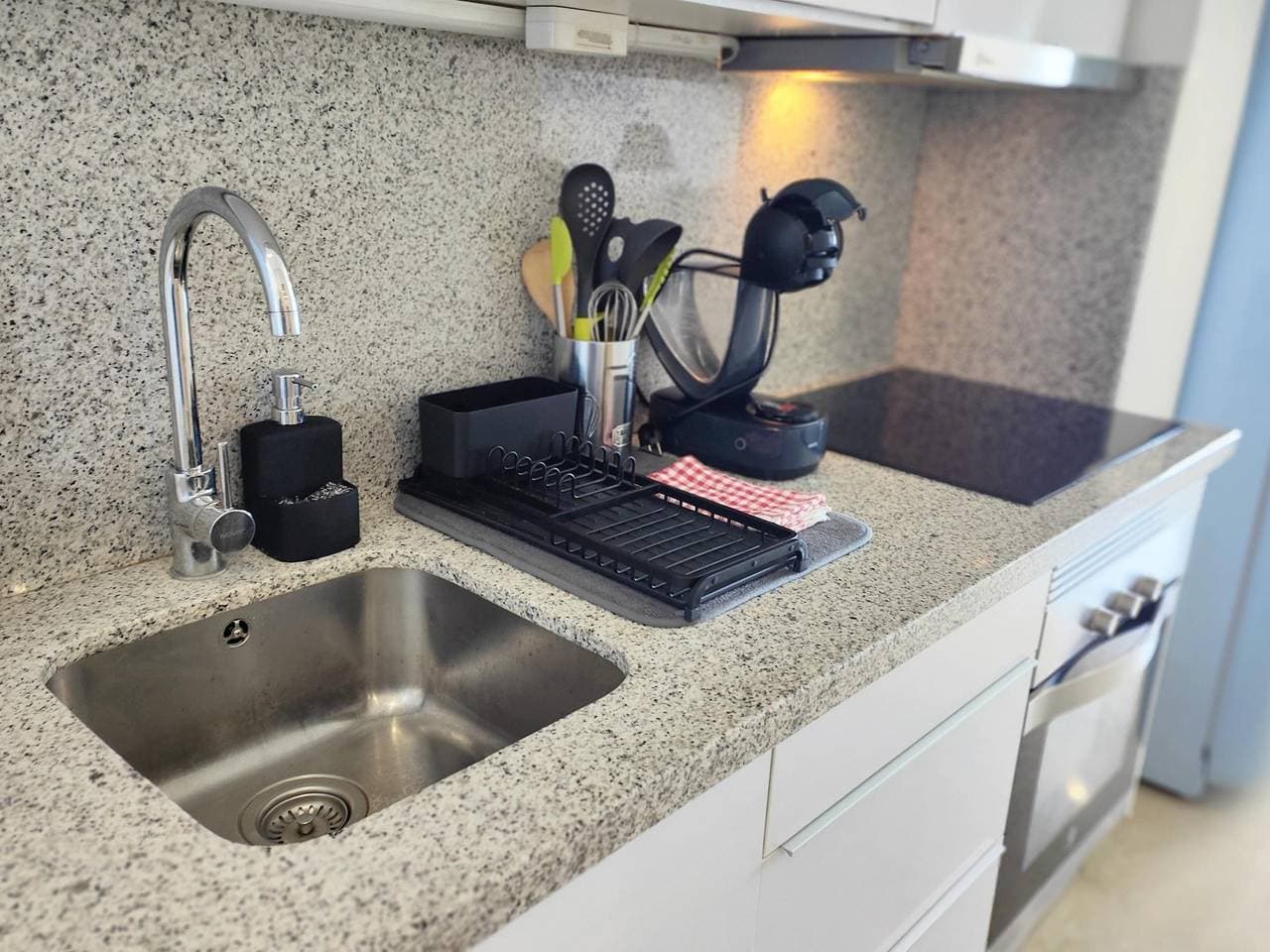 Foto 11 von 45: Ferienwohnung für 3 Personen mit Pool
