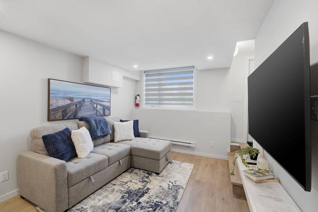 Foto 5 von 30: Livingston Haven - Moderne Privatsuite mit 1 Schlafzimmer