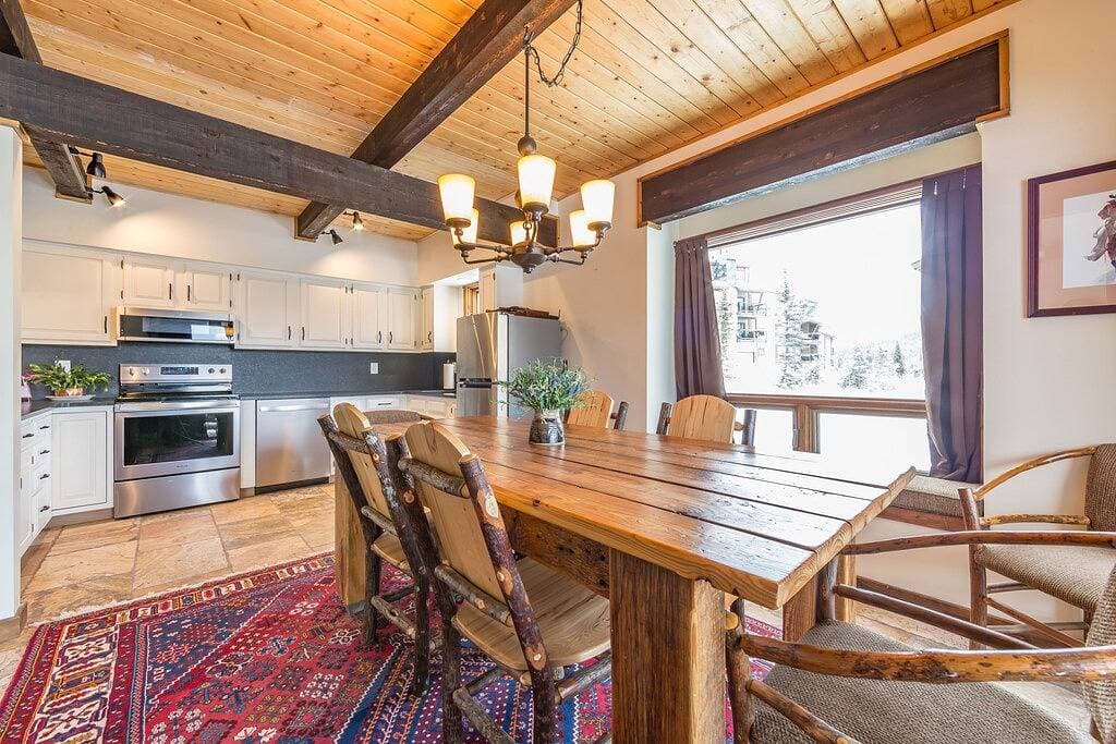 Foto 11 von 44: Neu Renoviert! Ski-in, Ski-out, 2 Schlafzimmer / 2 Bäder direkt an der Piste.