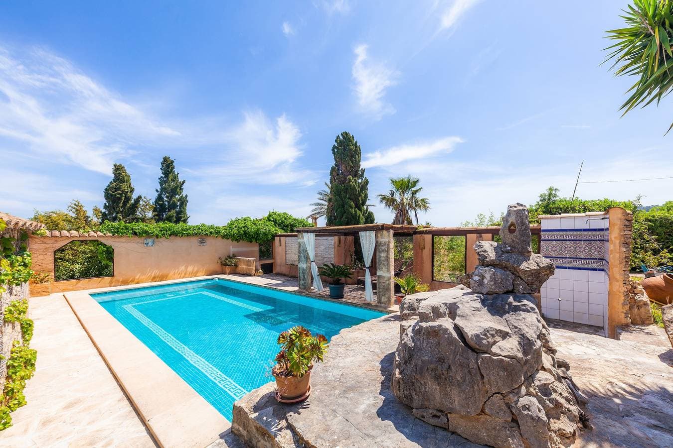 Foto 10 von 28: Ferienwohnung „Individual Guesthouse Mallorca“ mit Bergblick, Pool und WLAN