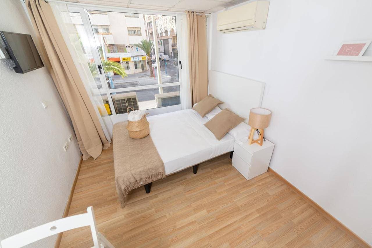 Foto 9 von 17: Exterior Double Room with Shared Bathroom