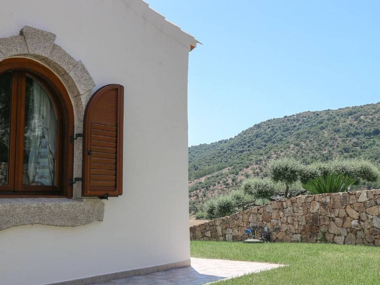 Foto 6 von 23: Villa mit gemeinsamem Pool und Meerblick