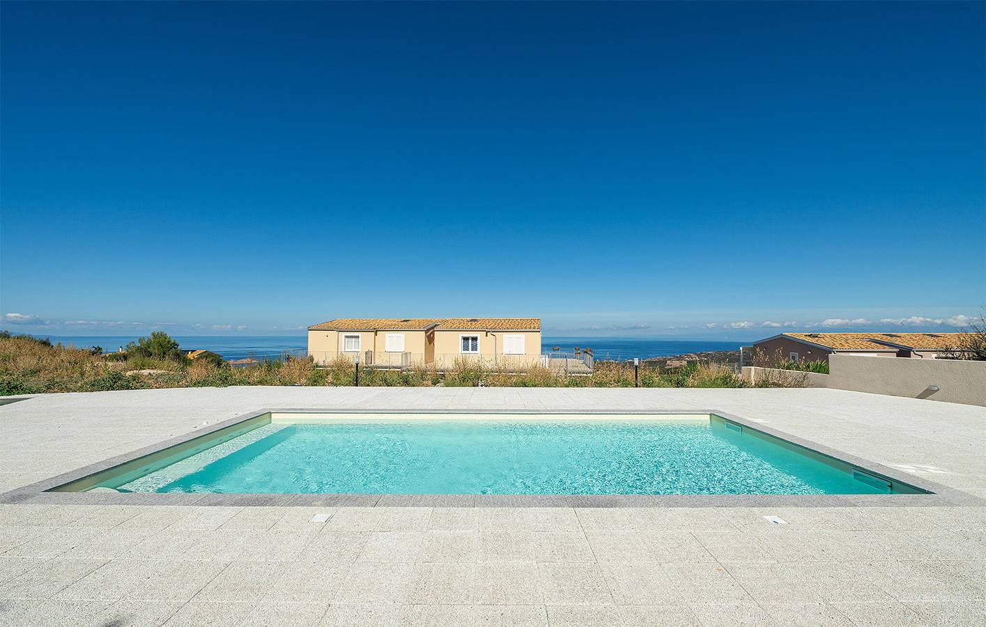 Foto 8 von 22: Apartment mit Meerblick und Pool in der Nähe des Strandes La Marinedda