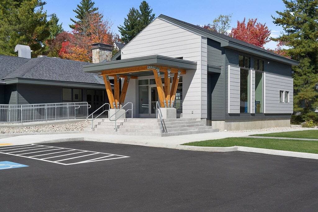 Foto 6 von 27: Modernisierte Wohnung am Fuße des Mt Snow mit Kamin