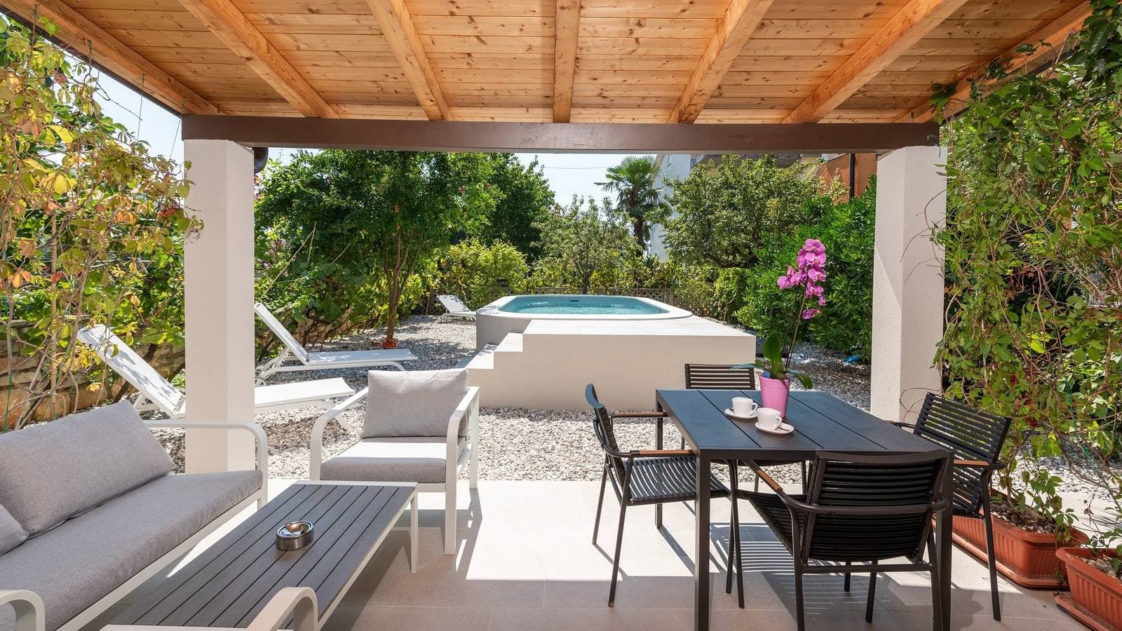 Foto 5 von 19: Lieblich Villa Alis mit Swimmingpool
