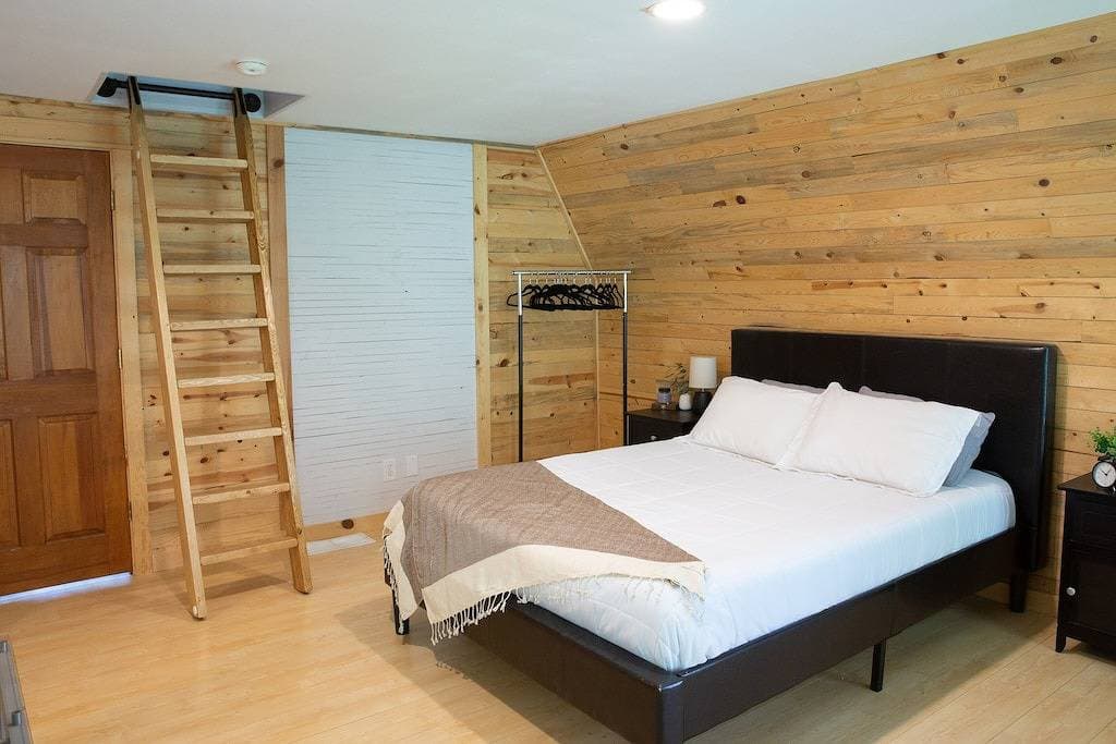 A-Frame Arbor One Block From The Beach-Four Beds and Four Bathrooms! 1
