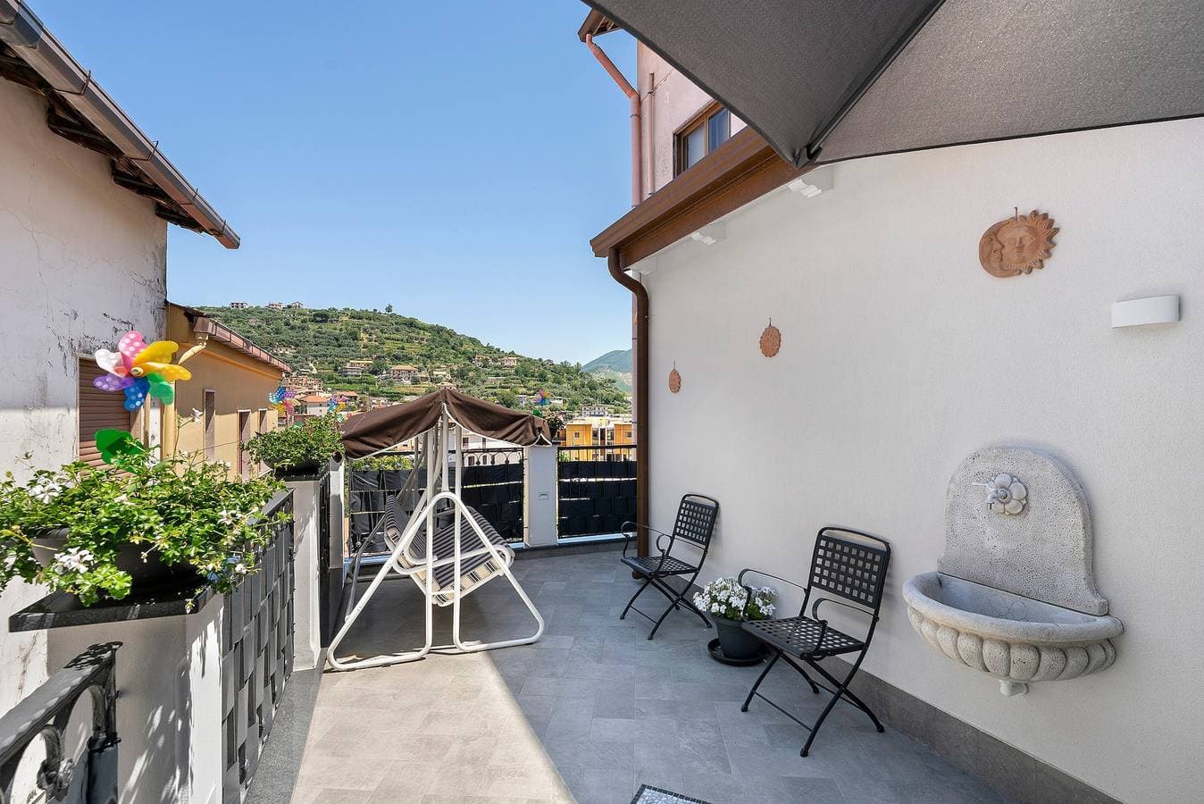 Foto 3 von 21: Ferienwohnung 'La Casa Di Zio Michelino' mit Bergblick, WLAN & Klimaanlage