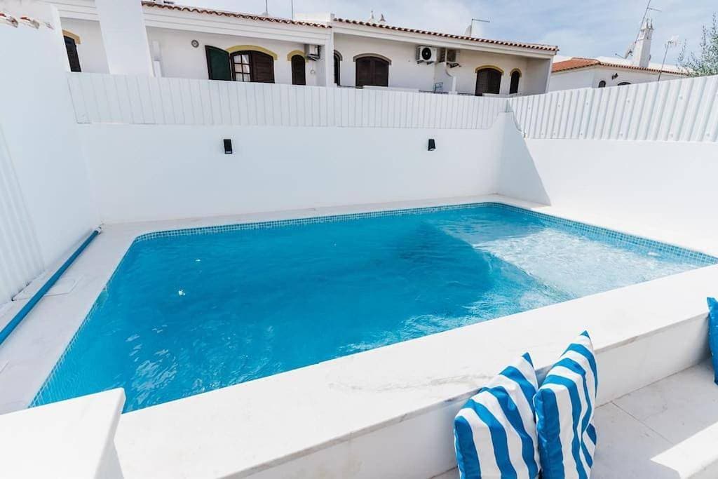 Foto 2 von 36: Villa with Private Pool
