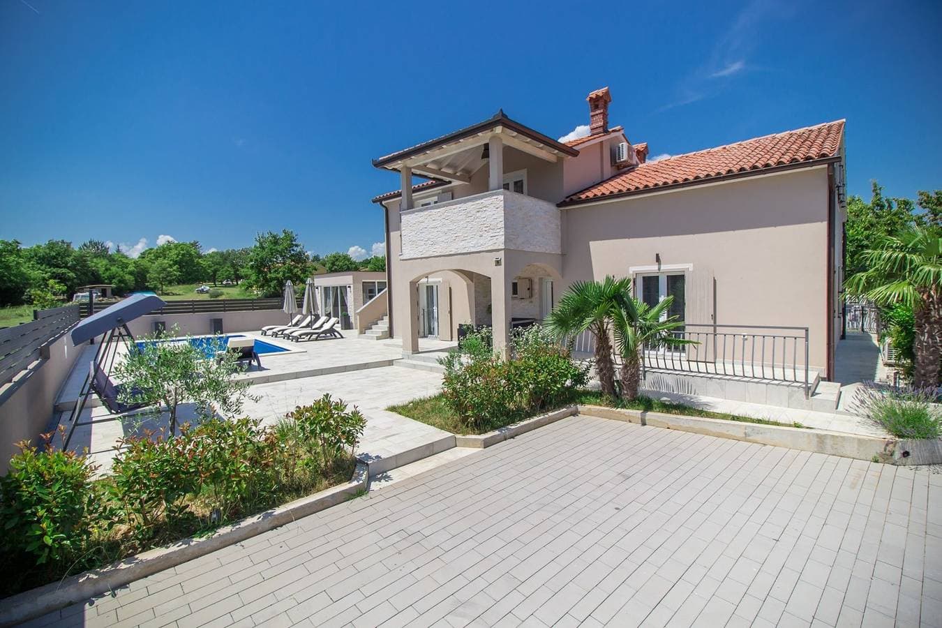 Foto 3 von 39: Ferienhaus Villa Franka mit Pool