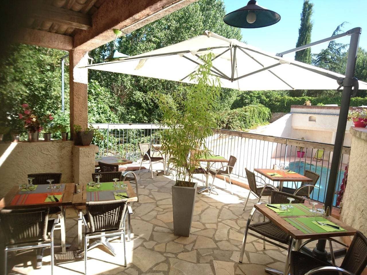 HOTEL 3 étoiles NN "LOU CIGALOUN" 1