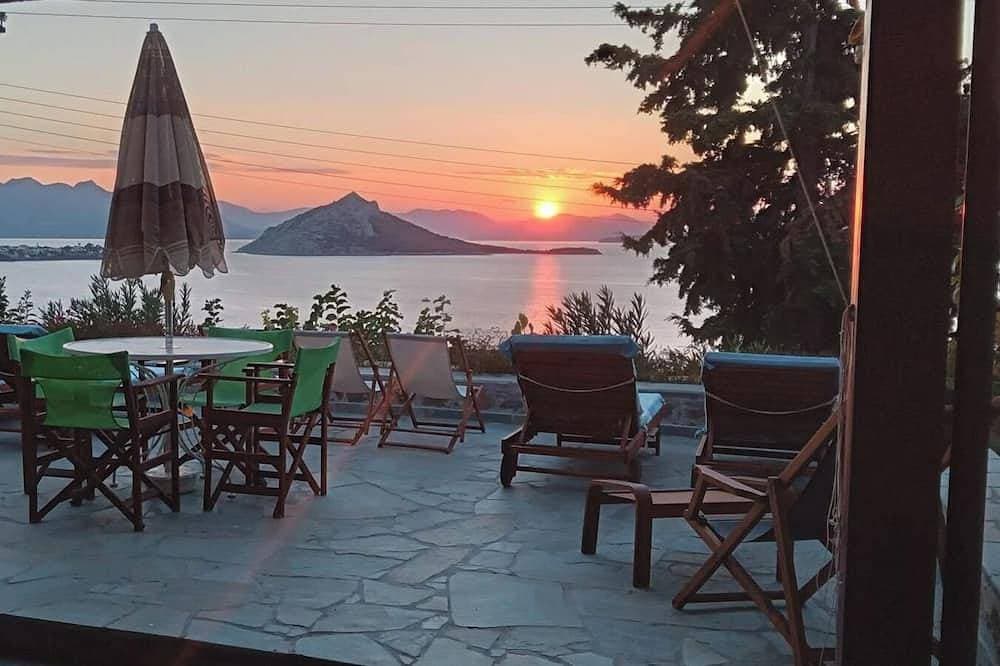 Spacious Sea-View Home with Large Terrace in Quiet Area 1