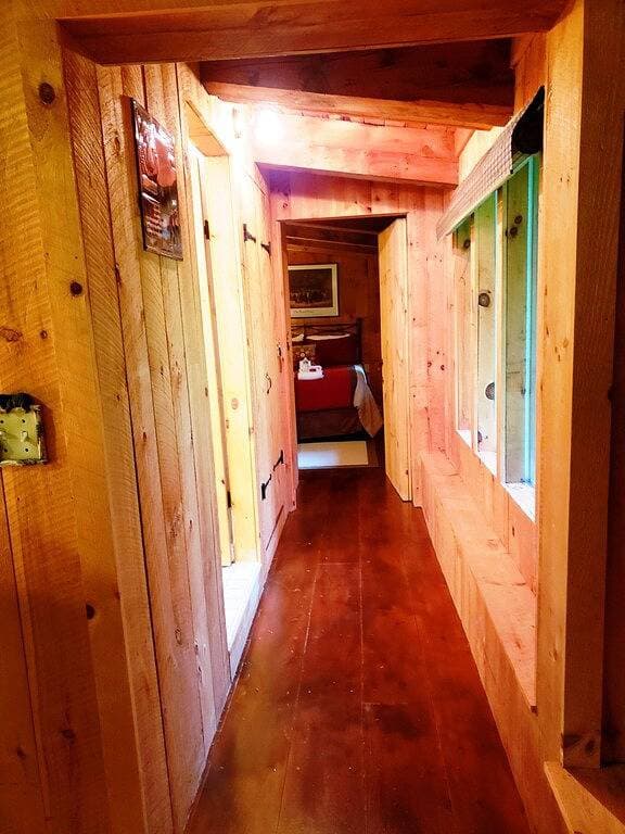 Foto 2 von 44: ** Wind-A-Brook Lodge ** Rustikal, Country Contemporary und gut ausgestattet!