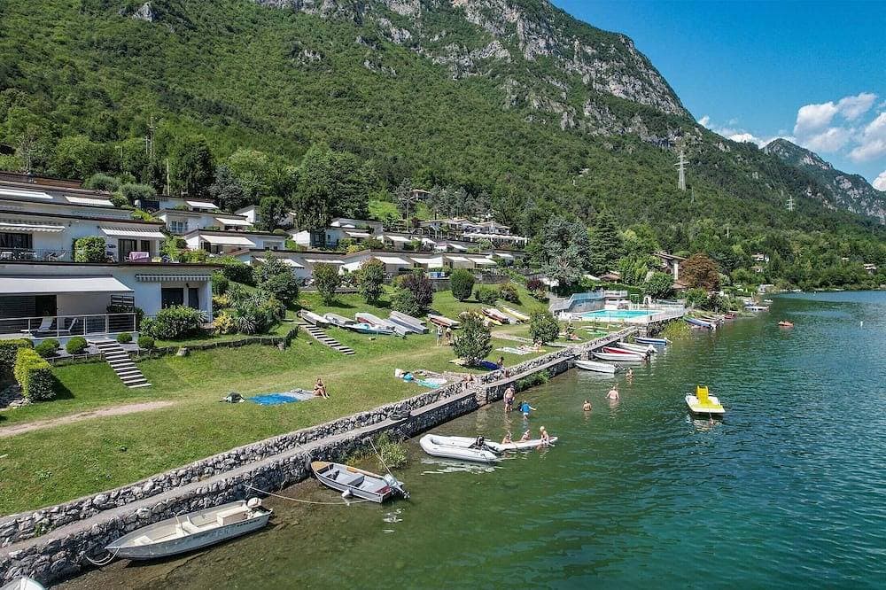 Foto 10 von 30: Mit Terrasse direkt am See