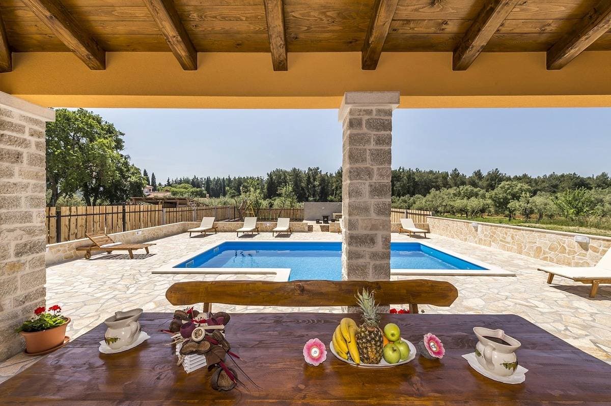 Foto 7 von 37: Geräumige Villa Marija Kloštar mit Privatem Pool