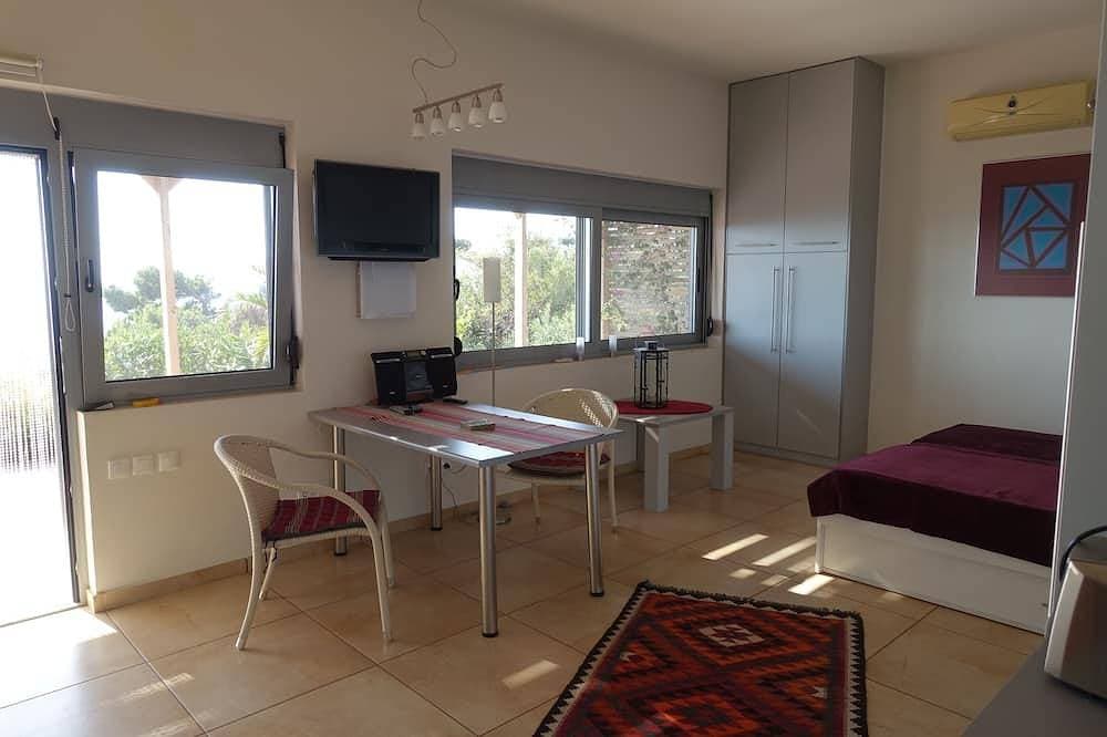 Foto 4 von 29: Villa-Studio in Ferma mit Meerblick, stilvoll, Strandnaehe, Terrasse, Garten