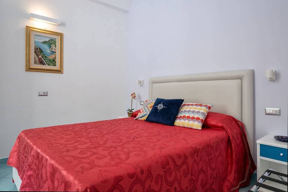 Foto 5 von 30: Grecale: stunning sea-view apartment with patio - up to 5 guests