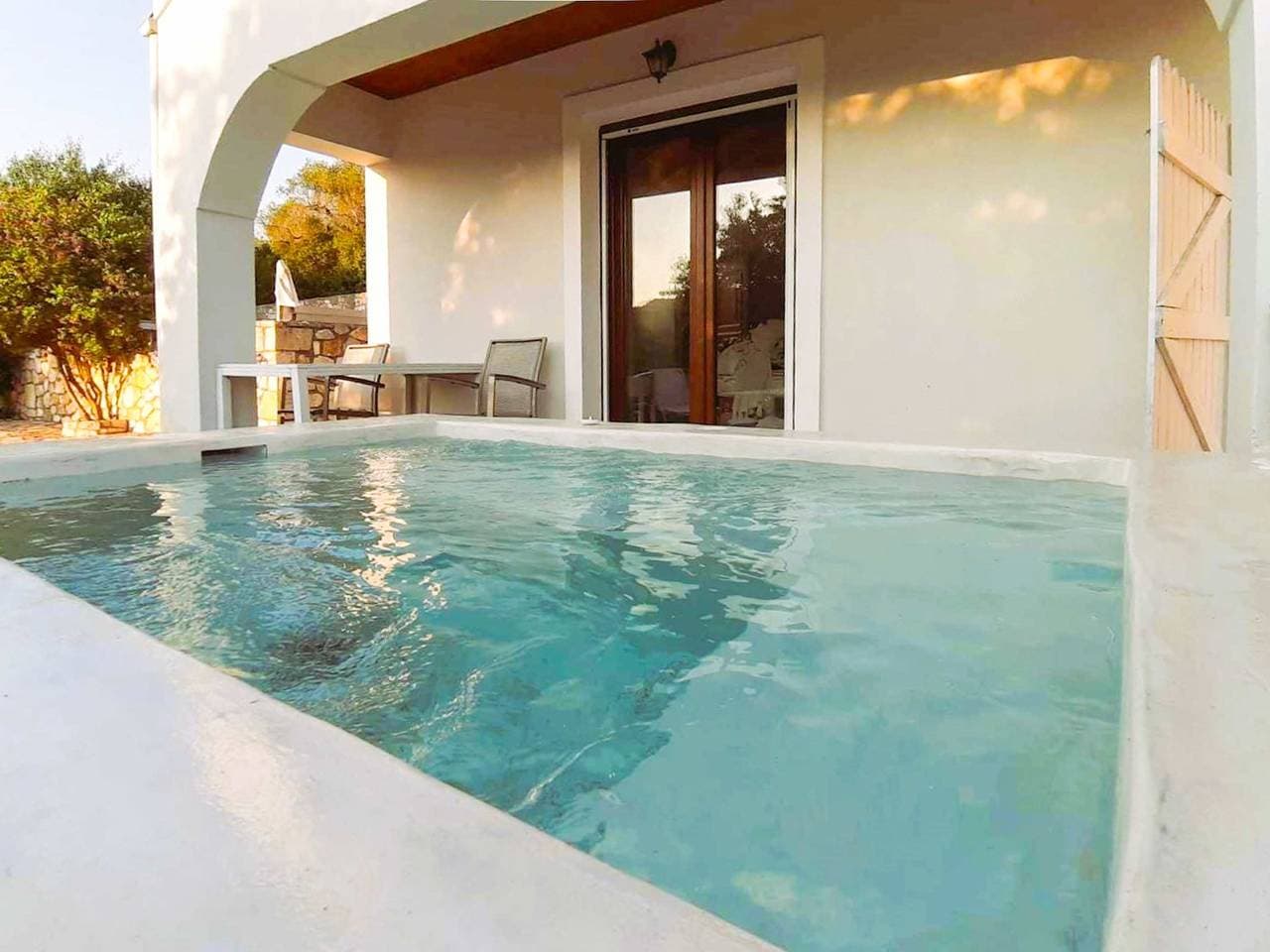 Foto 4 von 20: Kirki's Cozy Getaway - Paxoi Getaway w/ Jacuzzi