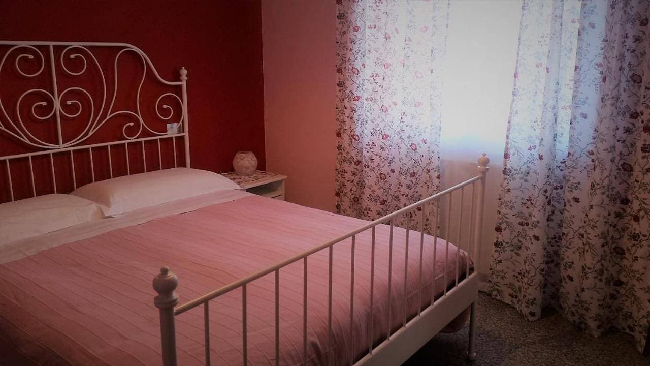 Foto 10 von 35: Double Room with Private Bathroom