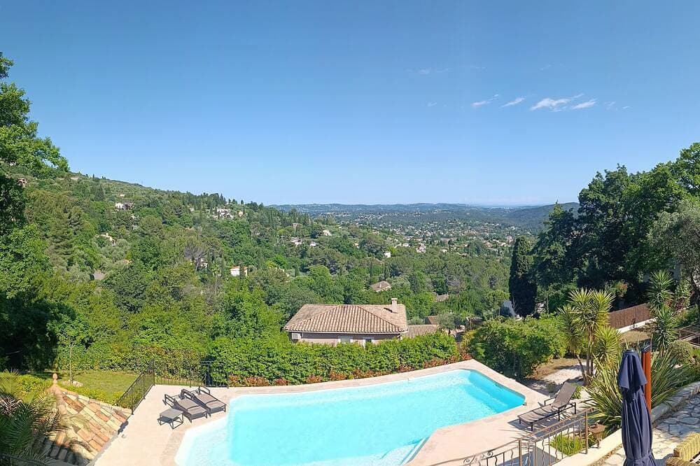Piscine et Vue Panoramique à Spéracèdes 1