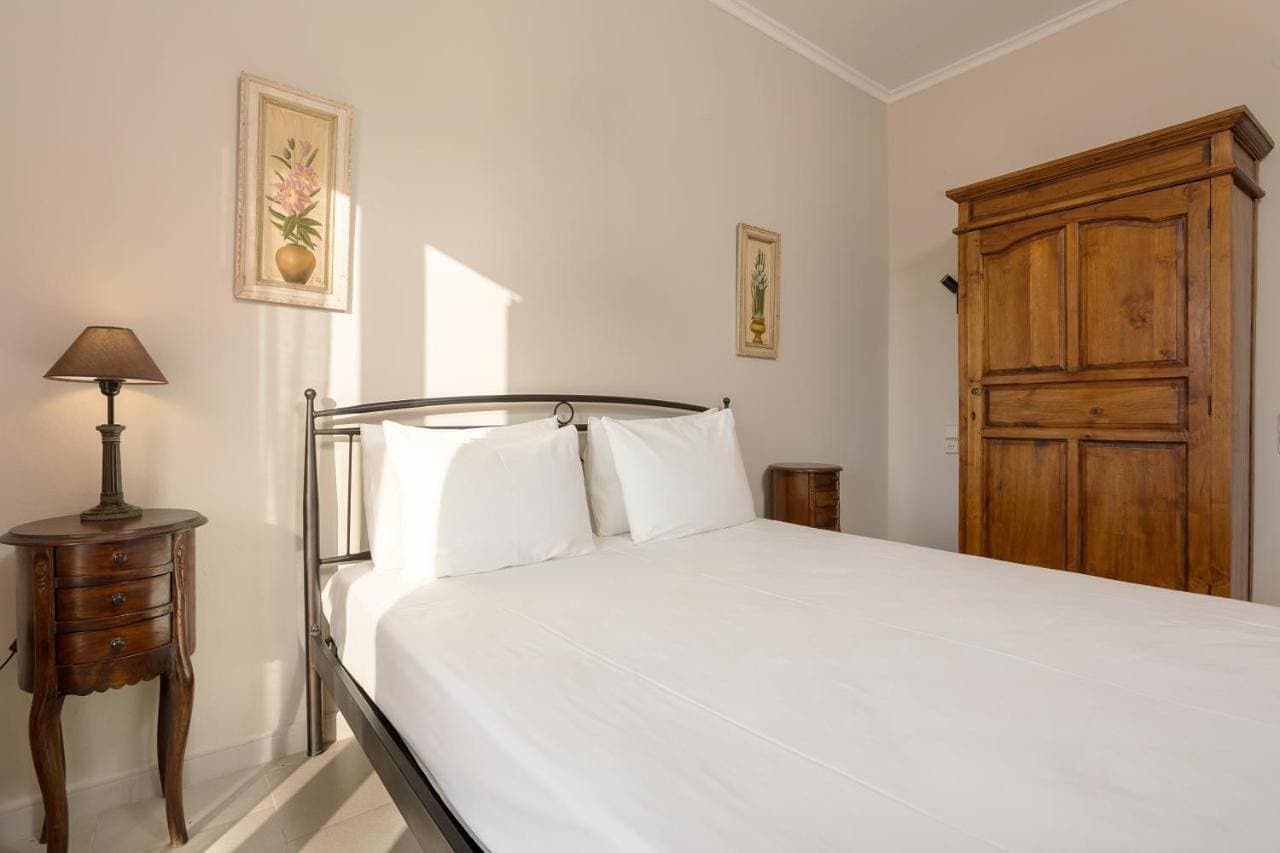 Foto 10 von 26: Two-Bedroom Apartment with Balcony and Sea View