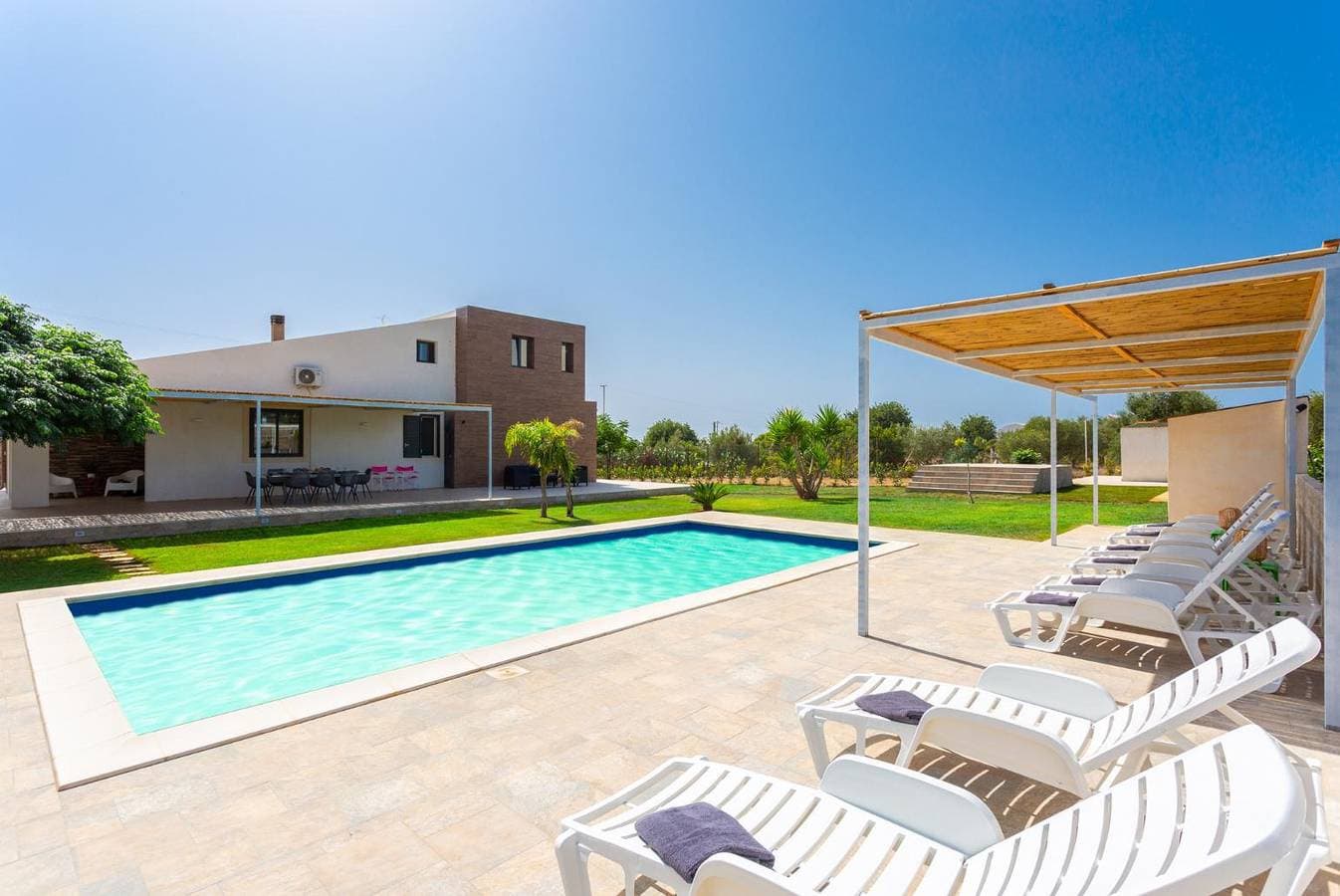 Foto 10 von 43: Villa für 8 Personen mit Garten