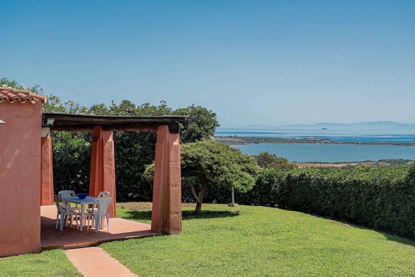Foto 3 von 28: Villa 'Alba Piscina Vista Mare' mit Meerblick, Wi-Fi und Klimaanlage