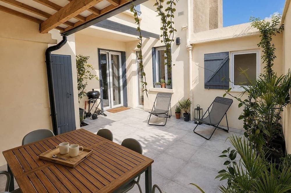 The hacienda - Patio Terrace - Center / Beach 5 min 1