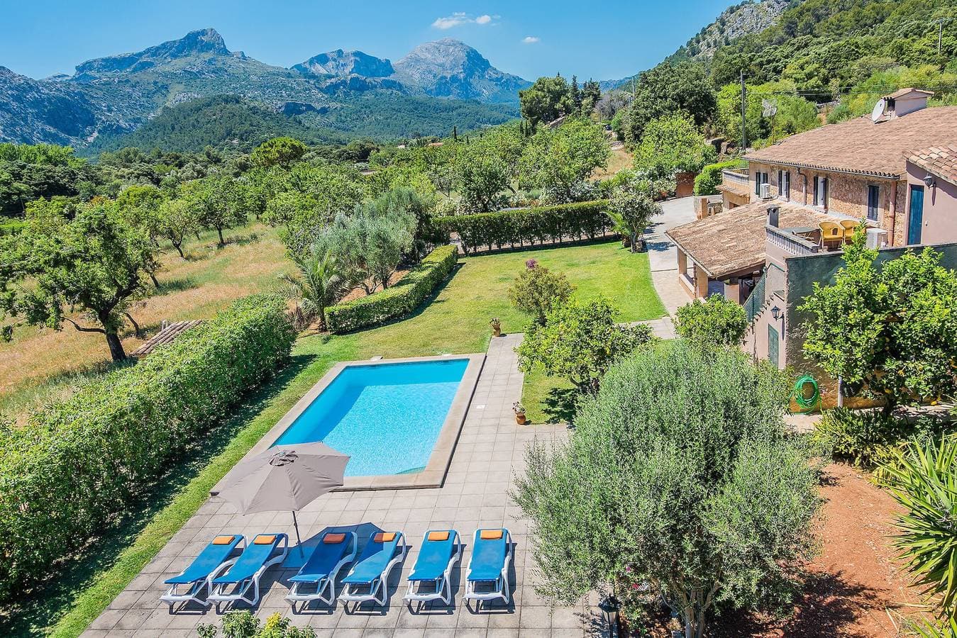 Foto 7 von 27: Villa Cati mit Blick aufs Land, Pool, Garten, Klimaanlage und WLAN