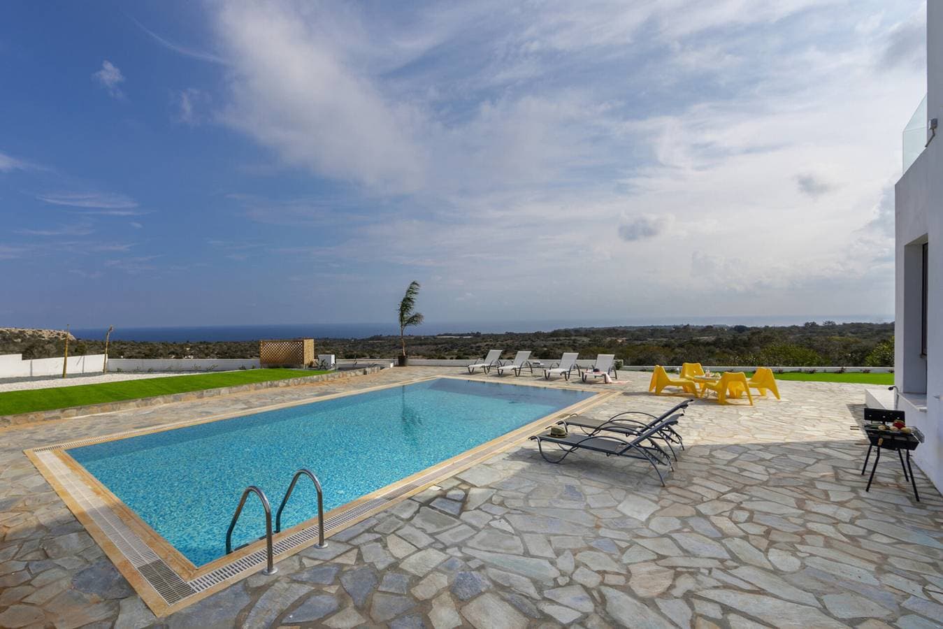Foto 4 von 43: Villa für 6 Personen mit Balkon/Terrasse