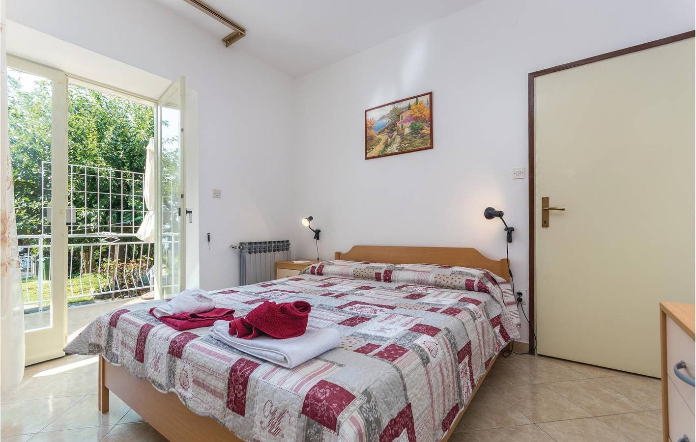 Foto 6 von 28: Gemütliche Ferienwohnung nur wenige Schritte von der Küste und dem Stadtzentrum entfernt, mit Parkplatz und Terrasse