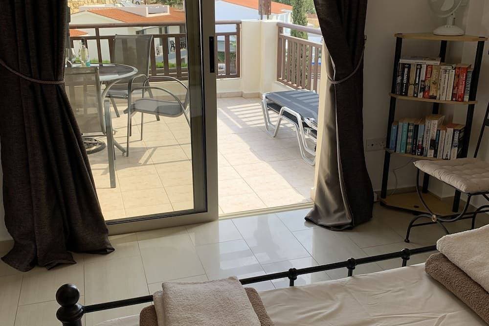 Foto 2 von 11: Amazing panoramic hillside/ocean views, large sunny terrace.