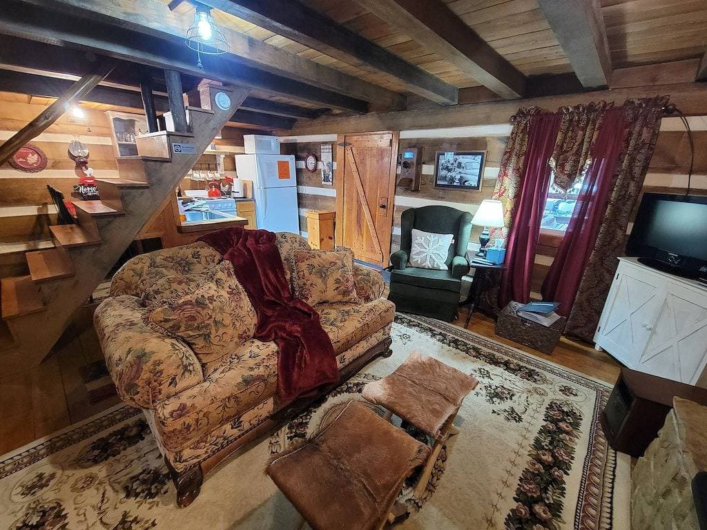 \"Cabin for Two\" Smoky Mtn Tourist Area, Fire Pit/Pool 1