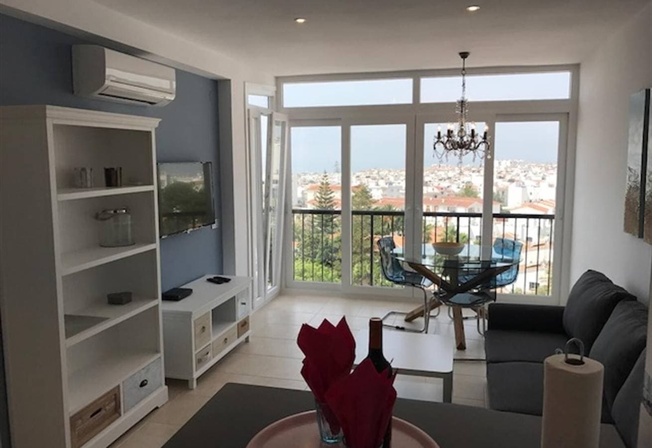 Foto 5 von 15: Wunderschöne Ferienwohnung 'Capri' mit Blick über Nerja und das Meer, Balkon, WLAN und Klimaanlage
