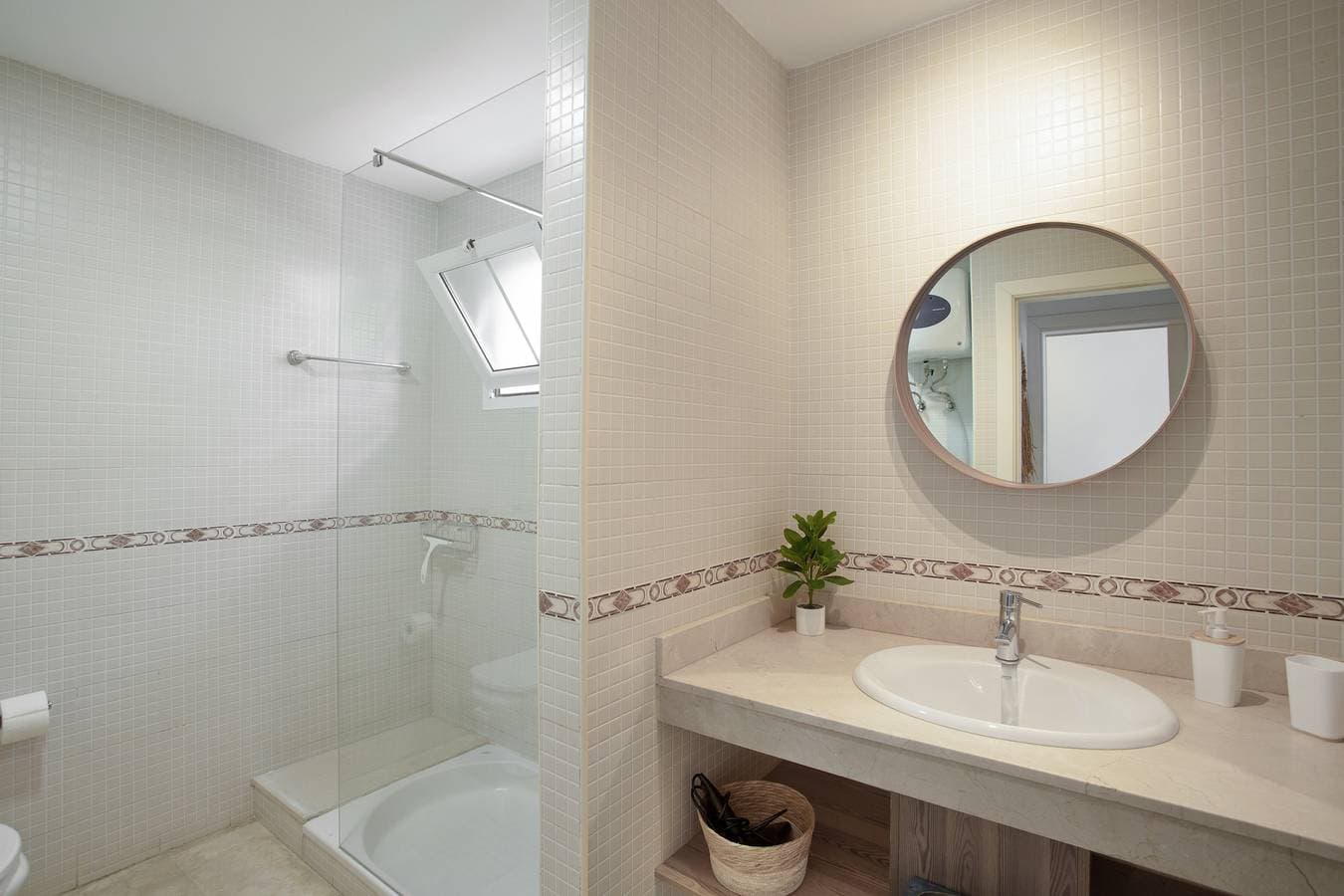 Foto 11 von 25: Ferienwohnung 'Mangueros Suite 18 Puerto de Mogán' mit Bergblick und Gemeinschaftspool