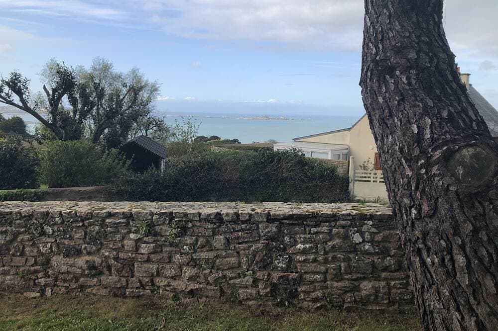 Foto 13 von 30: Charming little house 800m from the seaside