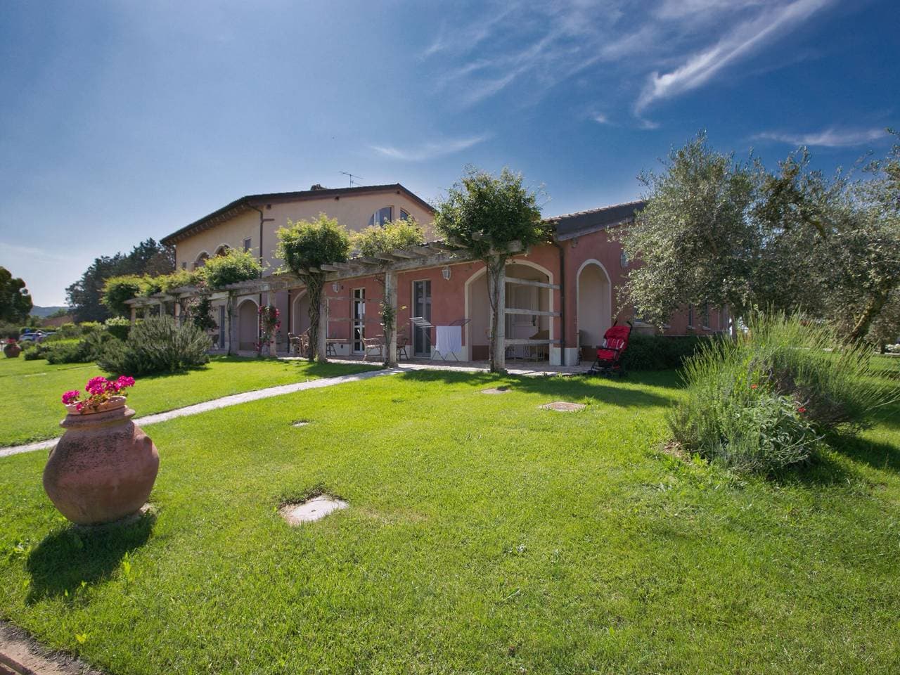 Foto 9 von 77: Ferienhaus in Braccagni mit Jacuzzi & Golf