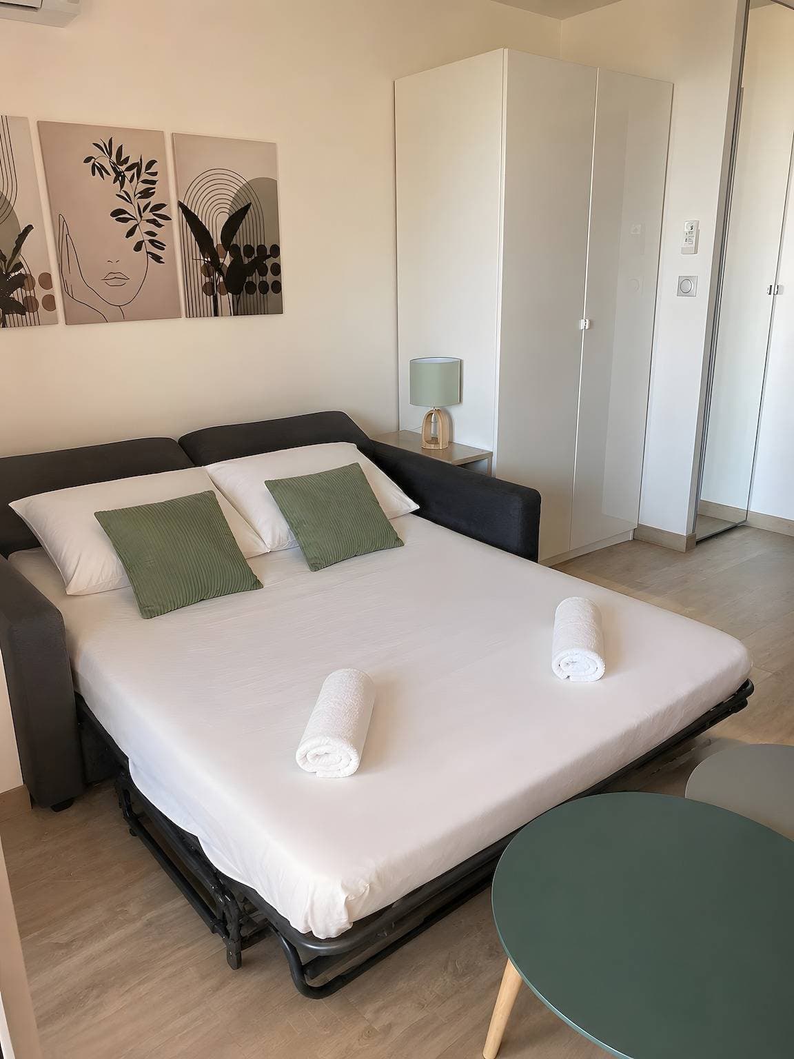 Foto 10 von 21: Ferienwohnung 'Le Panorama' mit Meerblick, WLAN und Klimaanlage
