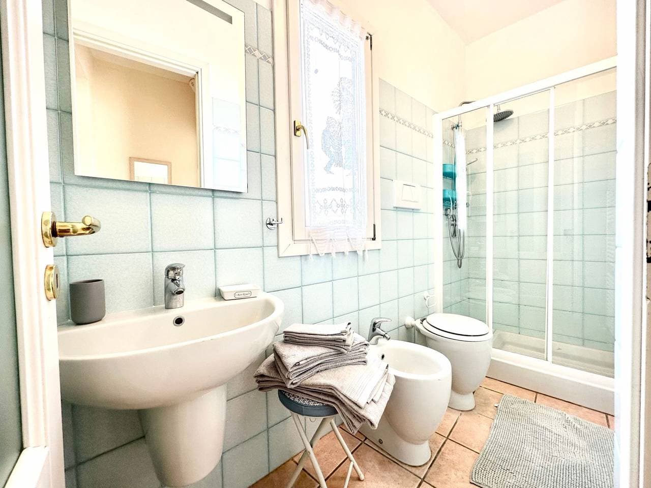 Foto 7 von 21: Villa in der Stadt-Privatparkplatz-Garten-6Gäste