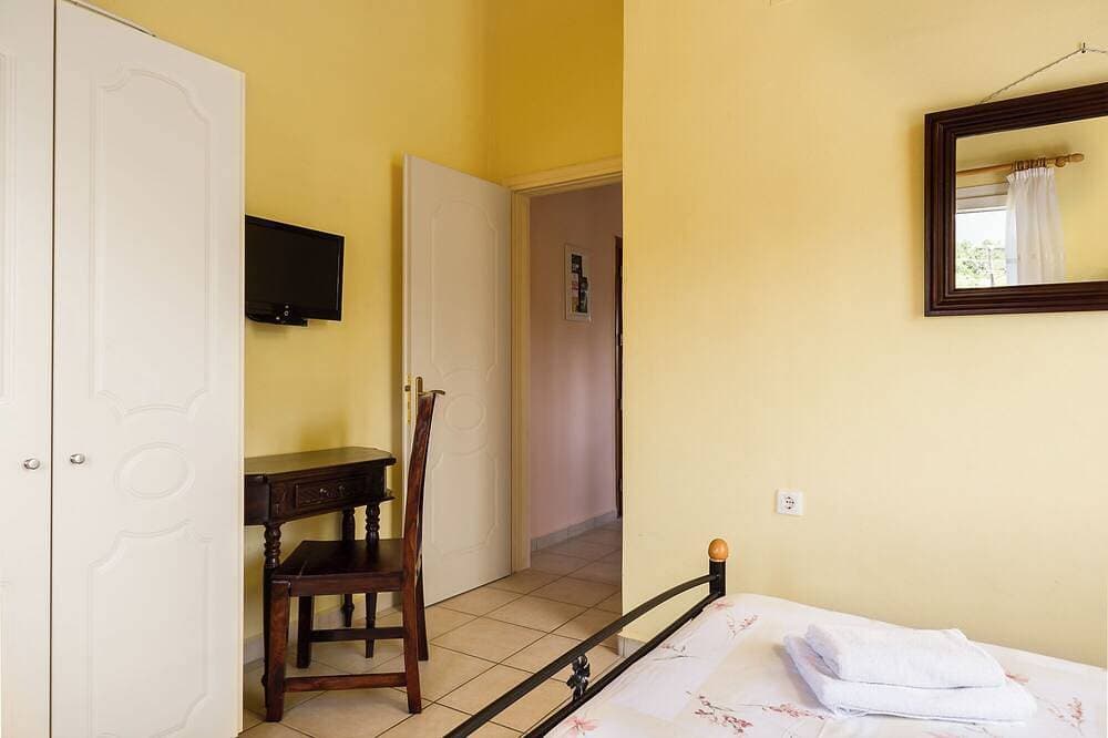 Foto 4 von 14: Aloe Seaview Apartment with Hot Tub by Konnect, Dassia