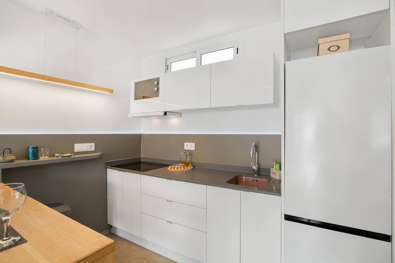 Foto 9 von 24: Ferienwohnung 'Sun and Serenity Pool Wifi' mit Meerblick, Wi-Fi und Klimaanlage